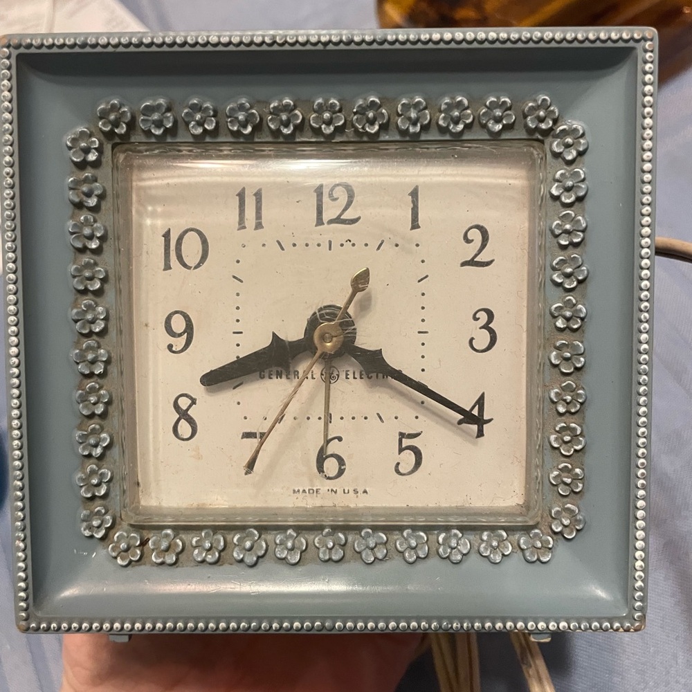 Vintage‎ GE Blue Floral Alarm clock